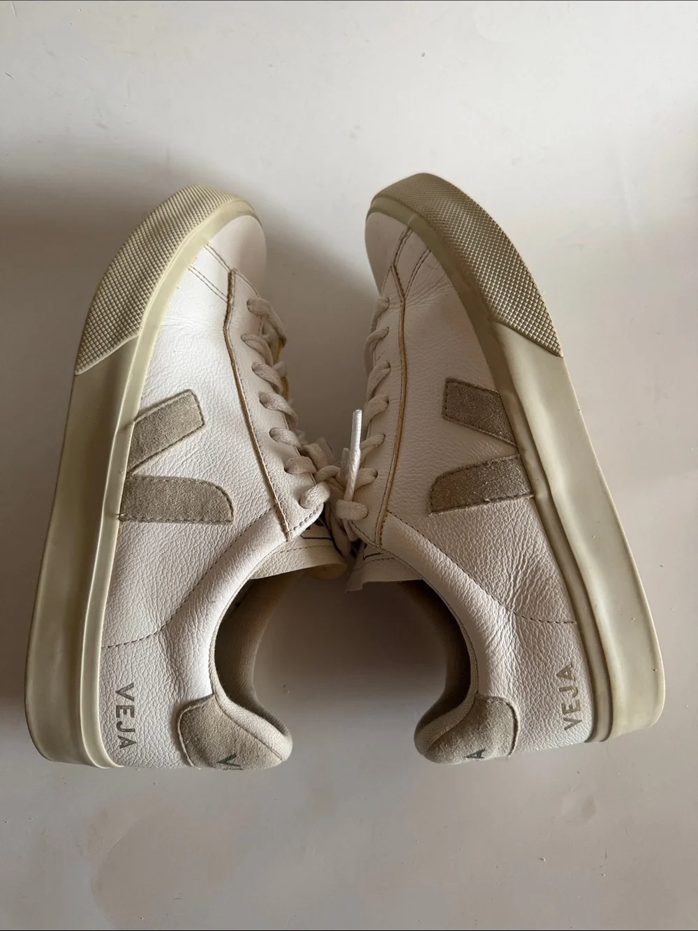 Veja Womens Campo White/Natural Suede Lace-up Sneaker size 8